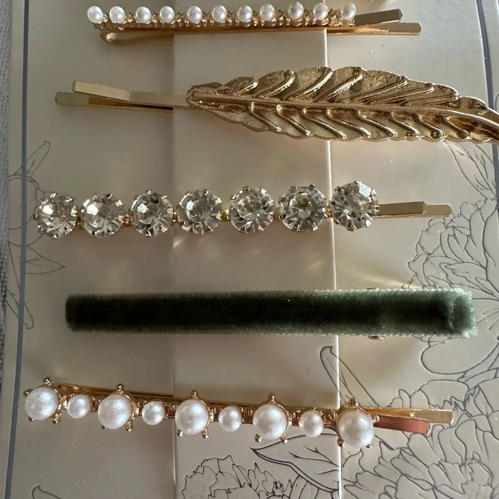 Nicole Miller 6 piece Gold, faux pearl, sparkly faux diamond Hair Clip Set